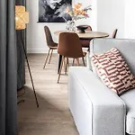 בית נופש Tilburg 2Br Apartment, Group Friendly With Kitchen טילבורג