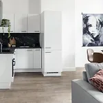 Tilburg 2Br Apartment, Group Friendly With Kitchen בית נופש