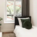 בית נופש Tilburg 2Br Apartment, Group Friendly With Kitchen *