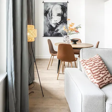 Vakantiehuis New 2br With Wifi Close To Center *