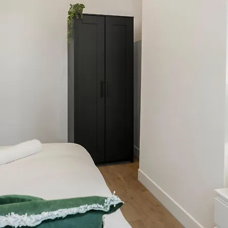 New 2br With Wifi Close To Center *