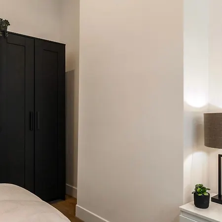 New 2br With Wifi Close To Center *