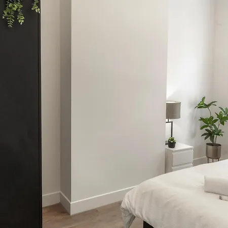 Vakantiehuis New 2br With Wifi Close To Center *