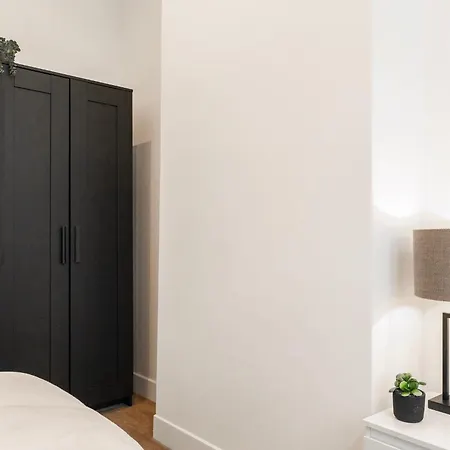 Vakantiehuis New 2br With Wifi Close To Center Tilburg