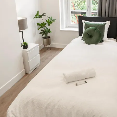 New 2br With Wifi Close To Center Vakantiehuis