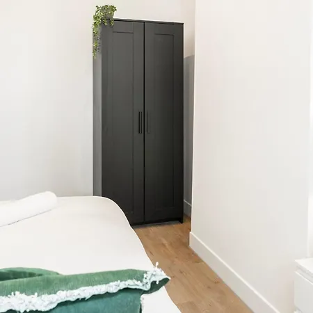 New 2br With Wifi Close To Center Vakantiehuis