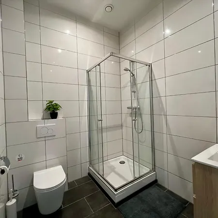 New 2br With Wifi Close To Center 펜션