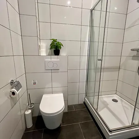 New 2br With Wifi Close To Center 펜션