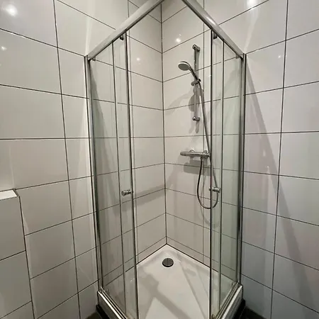 New 2br With Wifi Close To Center 펜션 *