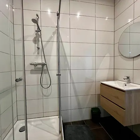 New 2br With Wifi Close To Center 펜션 *