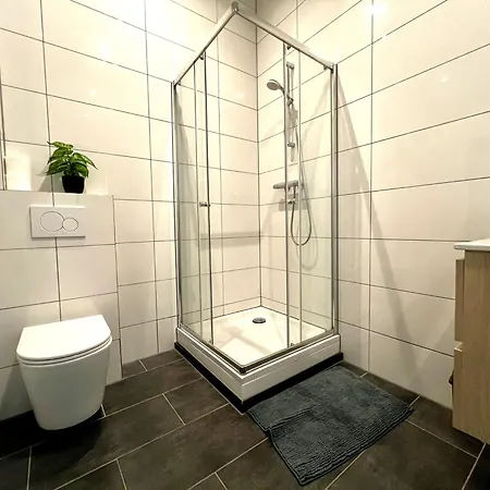 Dom wakacyjny 2br Apartment, Group Friendly With Kitchen Tilburg