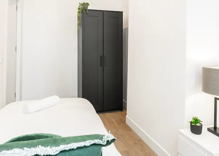 New 2br With Wifi Close To Center بيت للعطل